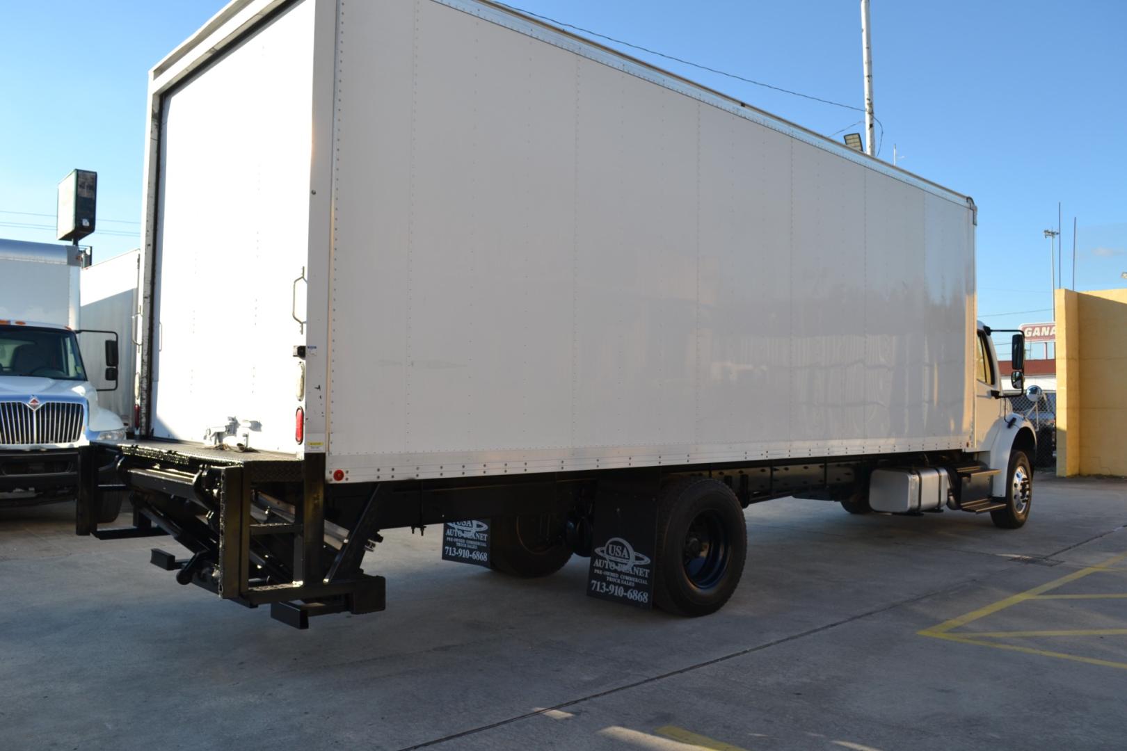 2016 WHITE /BLACK FREIGHTLINER M2-106 with an CUMMINS ISL 8.9L 280HP engine, ALLISON 3000HS AUTOMATIC transmission, located at 9172 North Fwy, Houston, TX, 77037, (713) 910-6868, 29.887470, -95.411903 - Photo#4